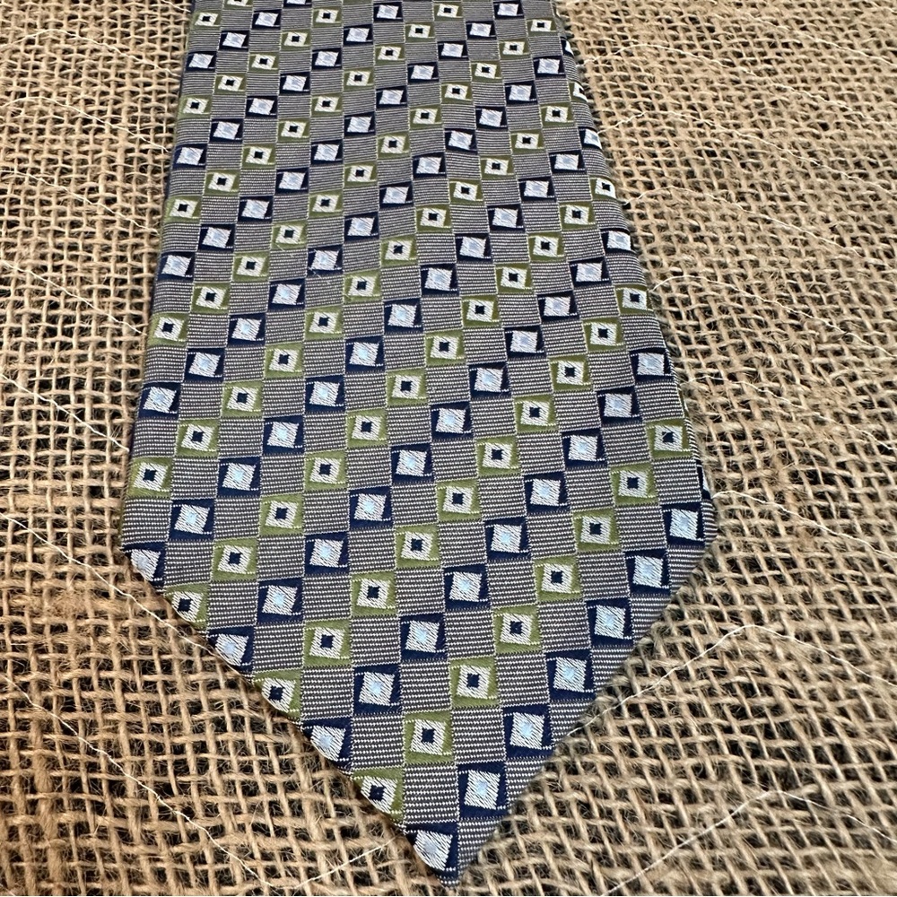 Giorgio Armani 100% Silk Checked Pattern Tie  Navy Green & Cream 4 X 60 inches - Picture 6 of 8